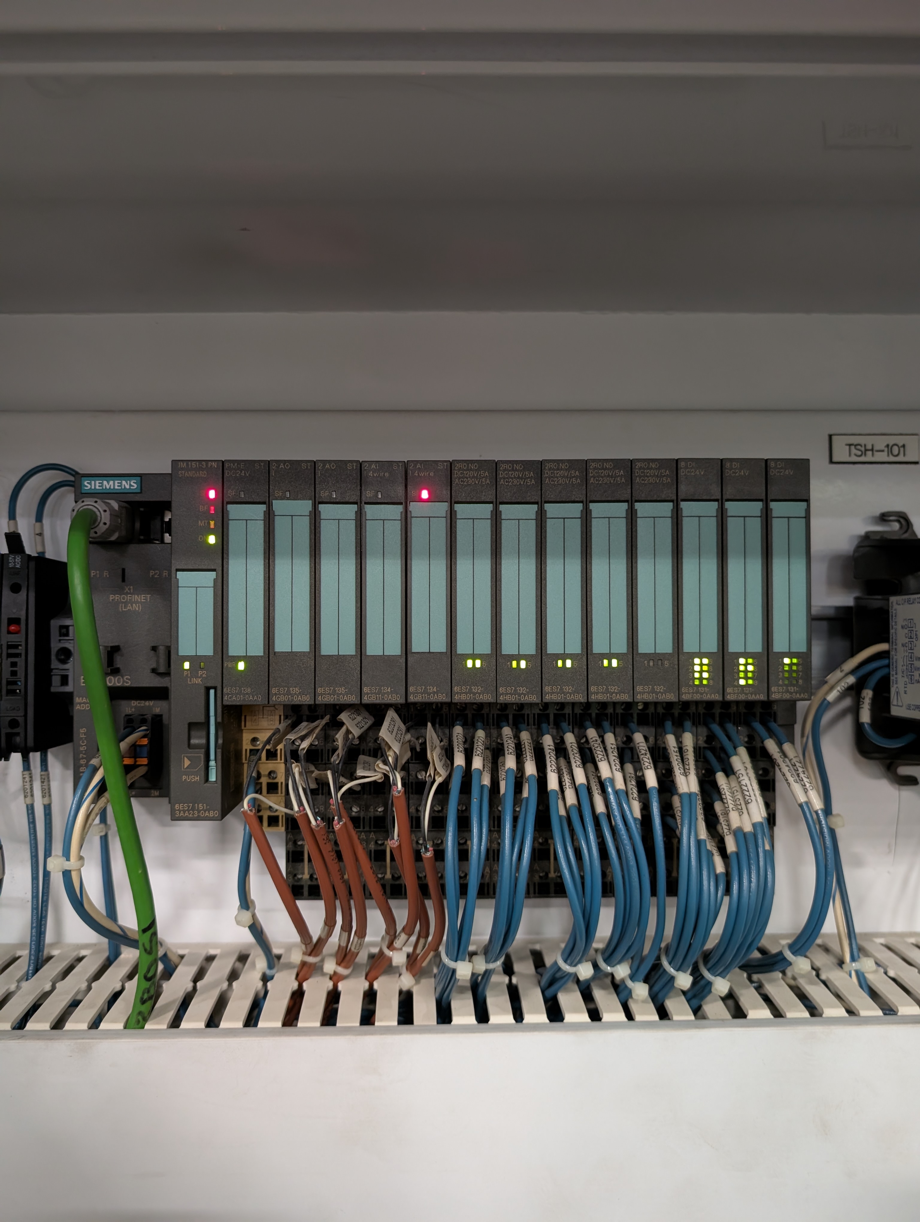 Siemens ET 200S distributed I/O rack with PROFINET
